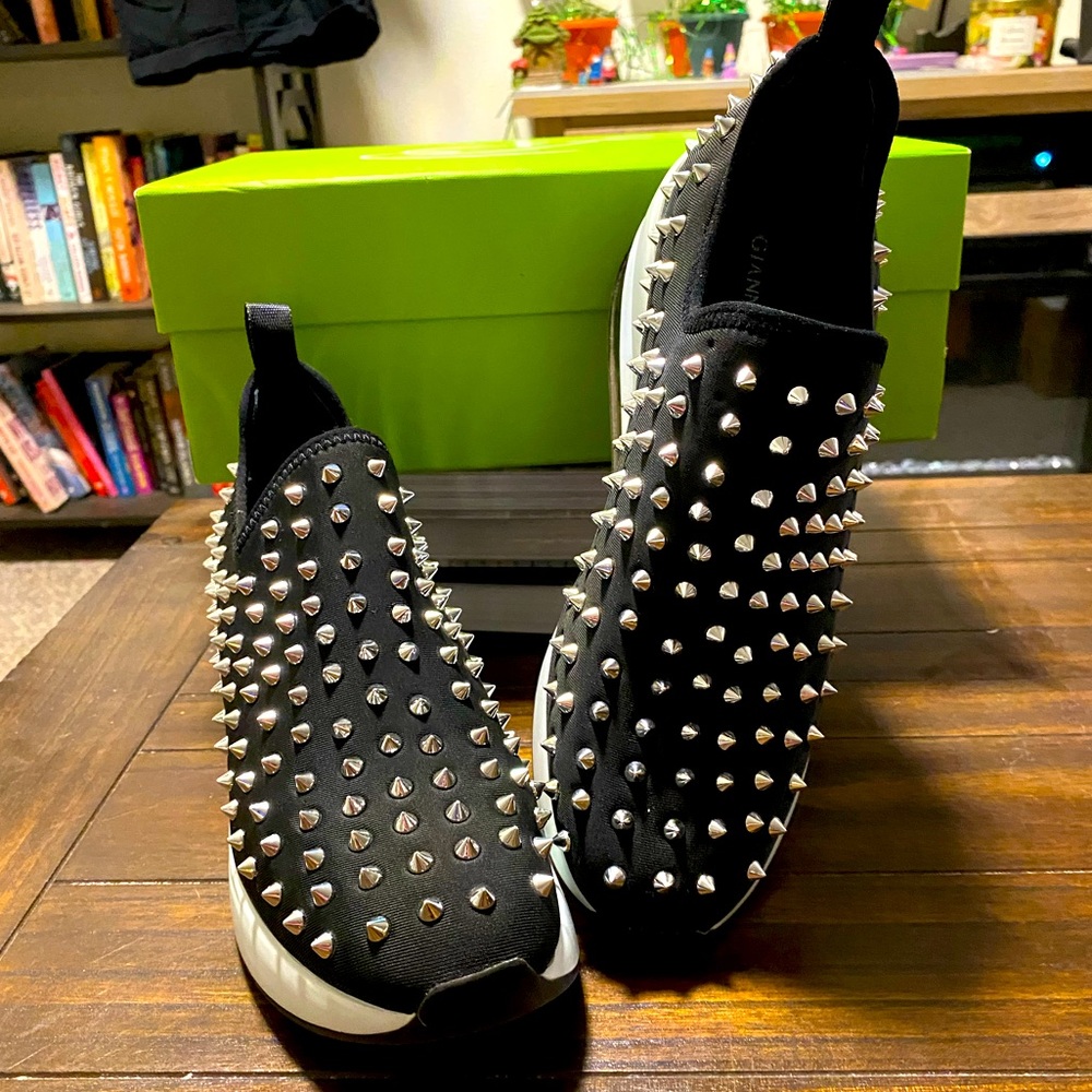🖤👊Like New GIANNI BINI Pellow Studded Slip-On Wedge Sneakers NO BOX Sz 7.5🖤👊